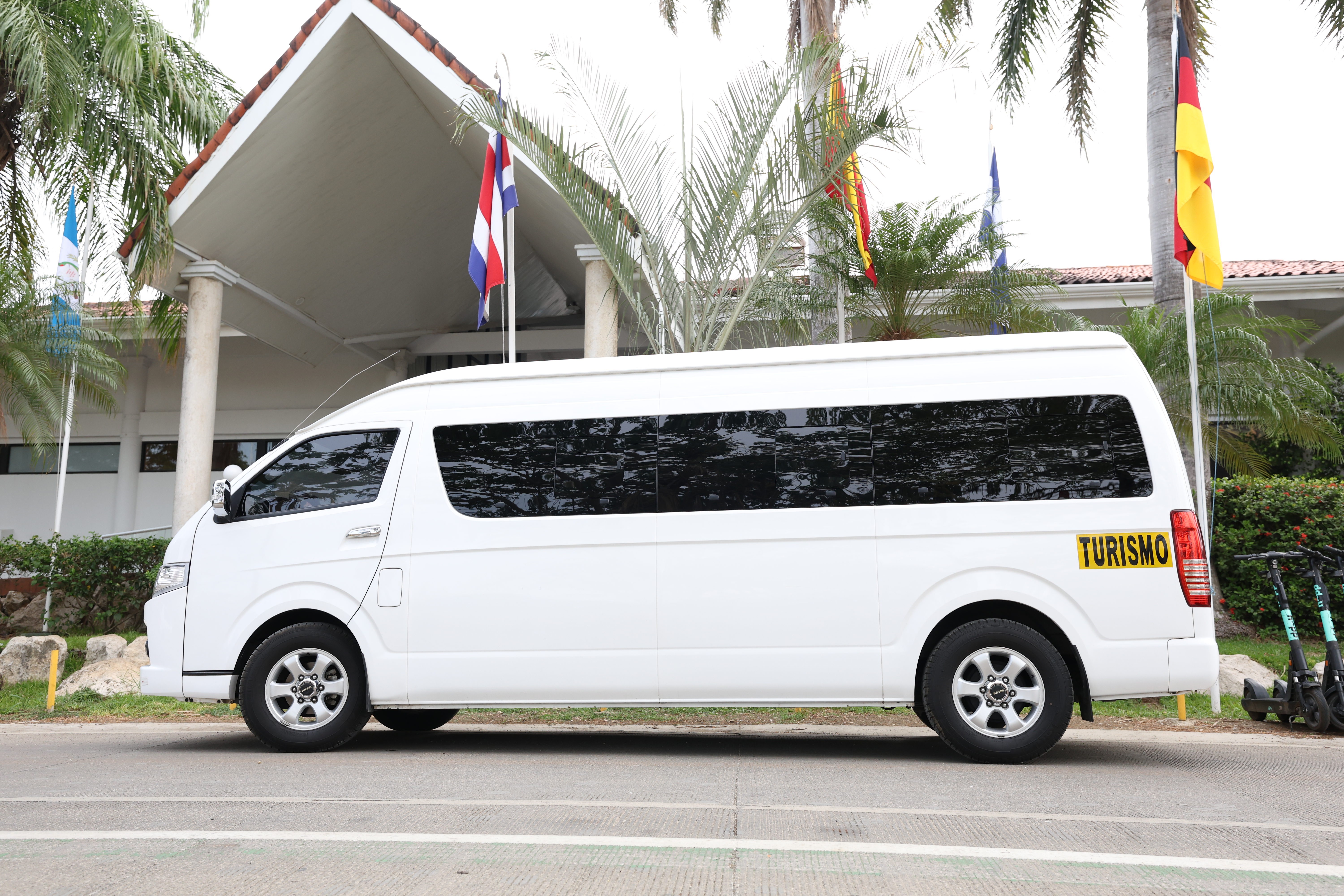 Green Ride 18-passenger van in Costa Rica